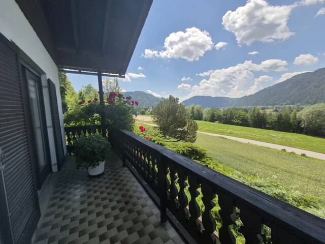 Immobilie in Friesach - Charmantes Landhaus mit traumhaftem Panoramablick, Wellnessbereich und idyllischem Naturgrundstück im Norden von Graz - Bild 1