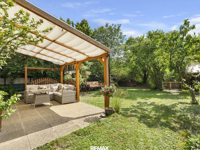 Immobilie in Günselsdorf - Schöne Doppelhaushälfte in Günselsdorf mit Balkon, Terrasse & Carport! - Bild 1