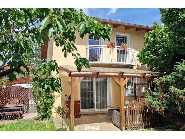 Immobilie in Günselsdorf - Schöne Doppelhaushälfte in Günselsdorf mit Balkon, Terrasse & Carport! - Bild 3