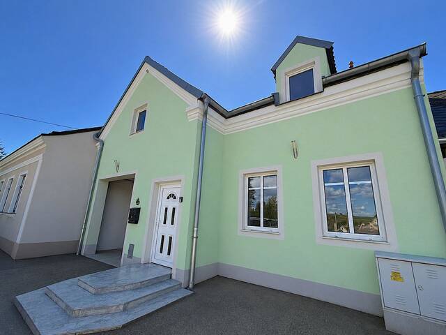 Immobilie in Watzelsdorf - Kühles Massivhaus mit gemütlichem Innenhof - ca. 60 Minuten von Wien - Bild 0