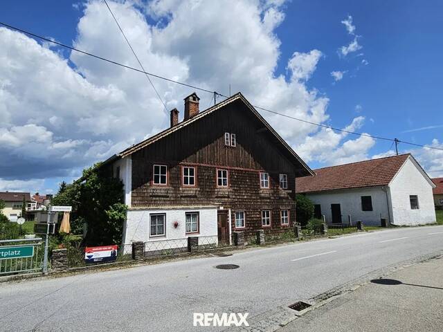 Immobilie in Neukirchen an der Enknach - Altes Haus auf schönem Grundstück - Bild 0