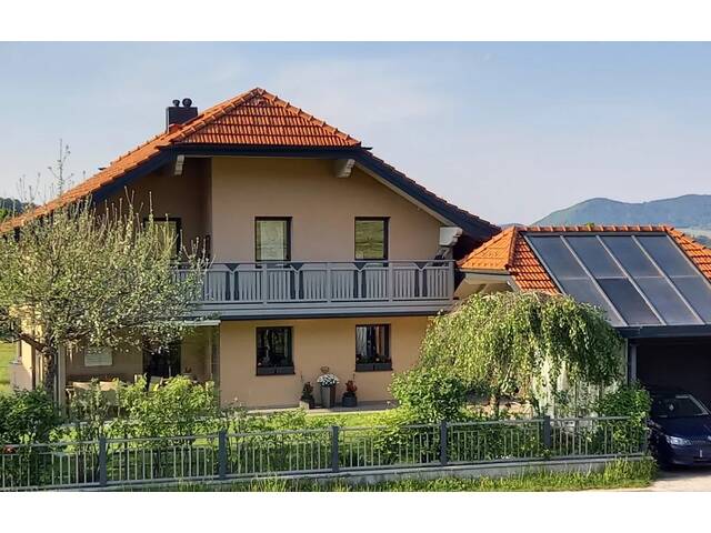 Immobilie in Koppl - Top Zweifamilienhaus in Koppl - 8 Zimmer, Garten, 2 Balkone, Garage, Solar! - Bild 0
