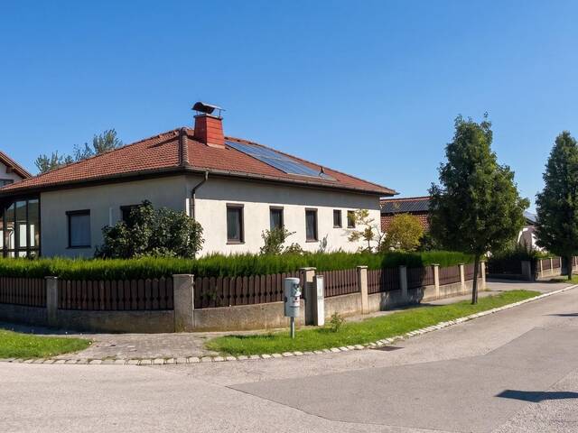 Immobilie in Donnerskirchen - Großzügiges Einfamilienhaus mit Wintergarten auf großem Grundstück! - Bild 0