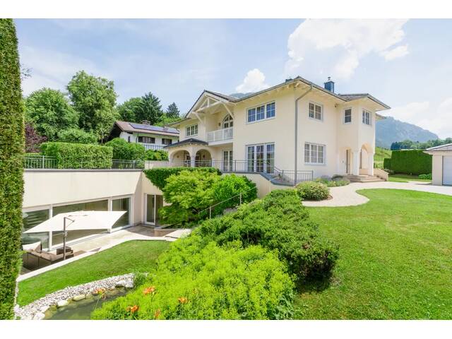 Immobilie in Großgmain - Wohnen auf höchstem Niveau! Villa mit Einliegerwohnung und Wellnessbereich - Bild 0