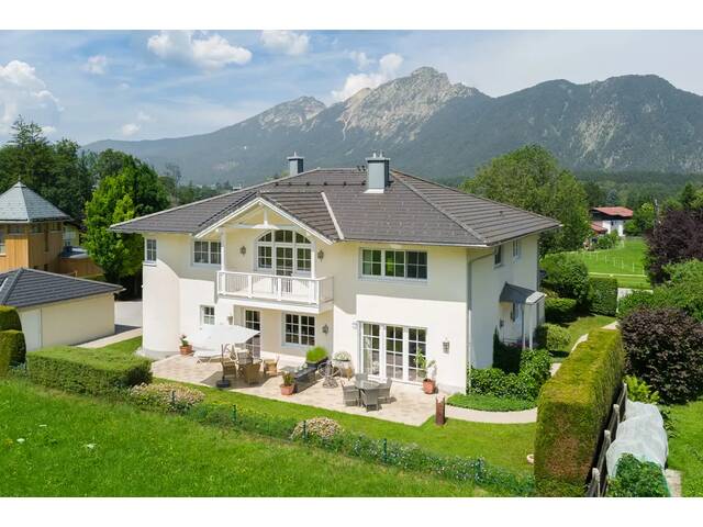 Immobilie in Großgmain - Wohnen auf höchstem Niveau! Villa mit Einliegerwohnung und Wellnessbereich - Bild 1