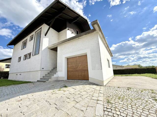 Immobilie in Schrems - Provisionsfrei: Massivhaus mit kühlem Wohnkomfort und sonniger Terrasse - Bild 1
