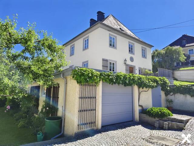 Immobilie in Helfenberg - Stilvoll. Großzügig. Zentral - Wohnhaus mit großer Terrasse und Garten - Bild 0
