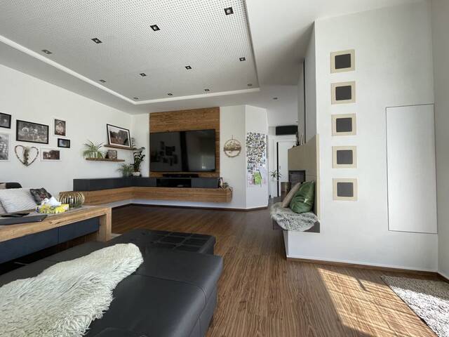 Immobilie in Pöllau - Nähe Hartberg - Pöllauberg - Designerhaus mit Panoramadachterrasse, zwei Wohneinheiten und Premium Garagenlösung Platz für 5 Autos - sehr interessant für Oldtimer oder Luxusautos - Bild 1