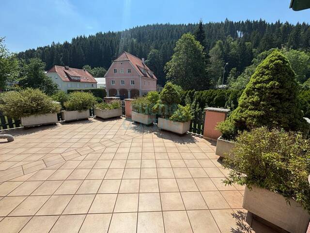Immobilie in Arzberg - Wohnen im Grünen - Viel Platz, schöner Garten und ruhige Lage - Bild 1