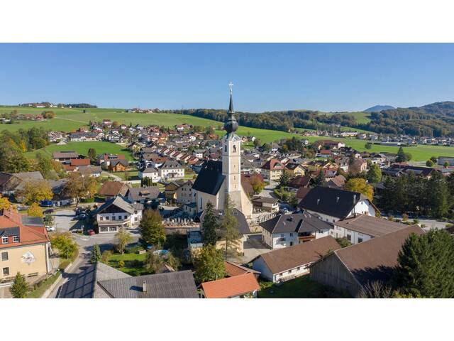 Immobilie in Anthering - Salzburg Anthering: 2.248 qm Liegenschaft in idyllischer Alleinlage mit charmantem Landhaus und Nebengebäude - Bild 0