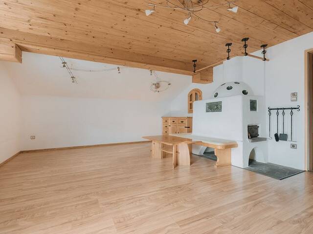 Immobilie in Fügen - Gemütliche 3-Zimmer-Dachgeschosswohnung mit Balkon, eigenem Gartenanteil und Bergblick in Fügen - Bild 2