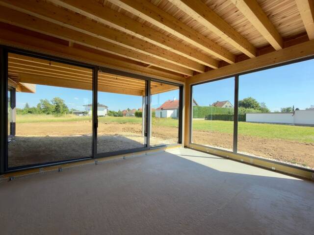 Immobilie in Gemeinlebarn - Moderner Design-Bungalow in nachhaltiger Massivholzbauweise - Exklusives Wohnen auf einer Ebene - Bild 2