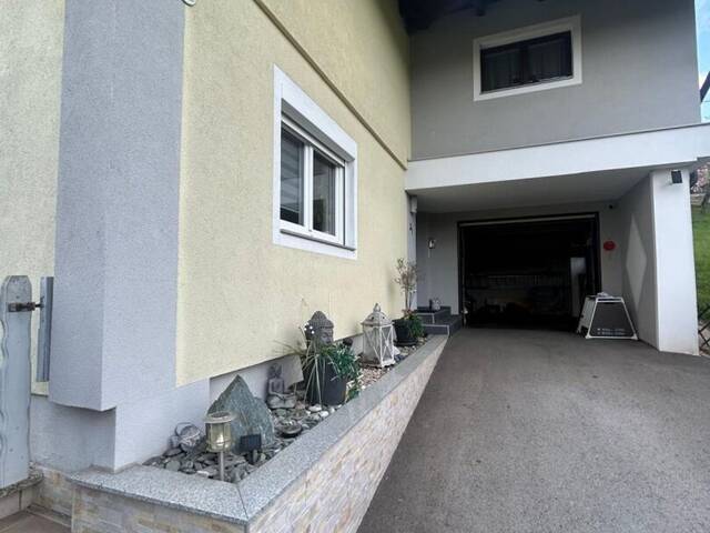 Immobilie in Glanegg - Eigennutzen oder Vermieten: Modernisiertes Zweifamilienhaus 195m² mit 6 Zimmern in verkehrsgünstiger Lage zur St Veiter Strasse , in Kärnten € 419.000 - Bild 2
