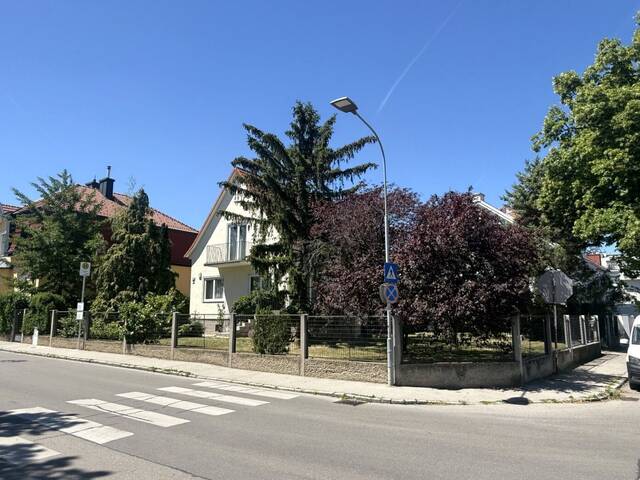 Immobilie in Perchtoldsdorf - Einfamilienhaus in ruhiger Lage mit 1 großen Terrasse ca. 28 m² und 1 Balkon ca. 3,63 m² - Bild 0