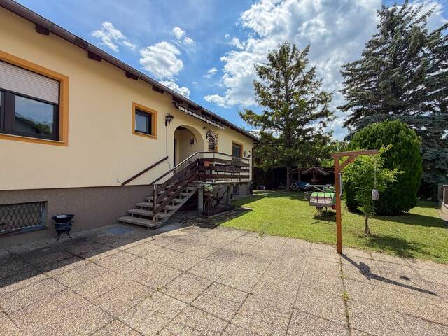 Immobilie in Unterwaltersdorf - FREIRAUM UND PRIVATSPHÄRE - Einfamilienhaus mit Garage, Pool und großem Garten - voll unterkellert - Bild 0