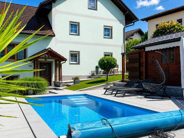 Immobilie in Schlierbach - Großes Haus mit zwei Wohneinheiten, Pool und Garten - Bild 0