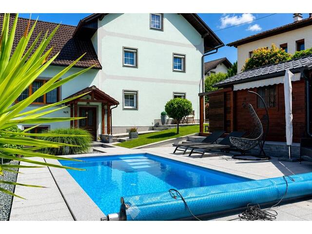 Immobilie in Schlierbach - Großes Haus mit zwei Wohneinheiten, Pool und Garten - Bild 3