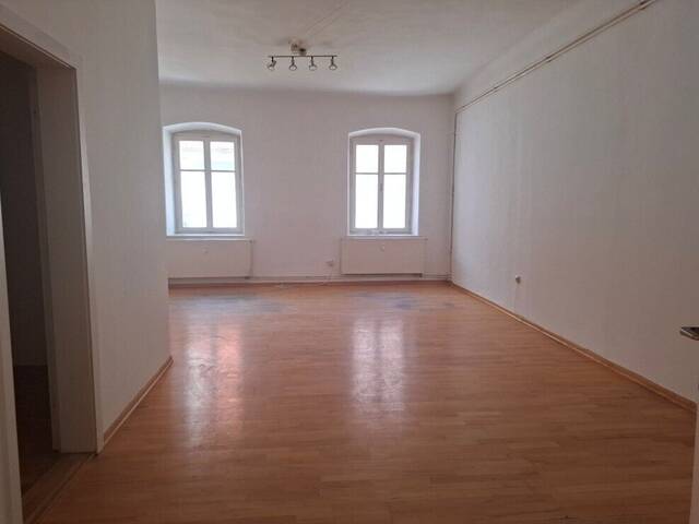 Immobilie in Bruck an der Mur - Zentrumsnahe 3-Zimmer-Altbauwohnung mit Küchenblock im 1. Obergeschoß in Bruck/Mur zu kaufen ! - Bild 0
