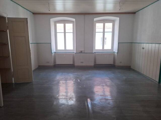 Immobilie in Bruck an der Mur - Zentrumsnahe 3-Zimmer-Altbauwohnung mit Küchenblock im 1. Obergeschoß in Bruck/Mur zu kaufen ! - Bild 1