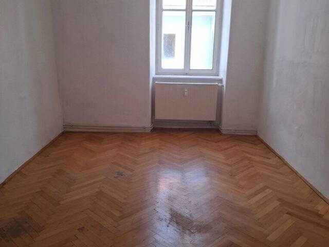 Immobilie in Bruck an der Mur - Zentrale Kleinwohnung im 1. Obergeschoß eines Wohn-Geschäftshauses in Bruck/Mur zu kaufen ! - Bild 2