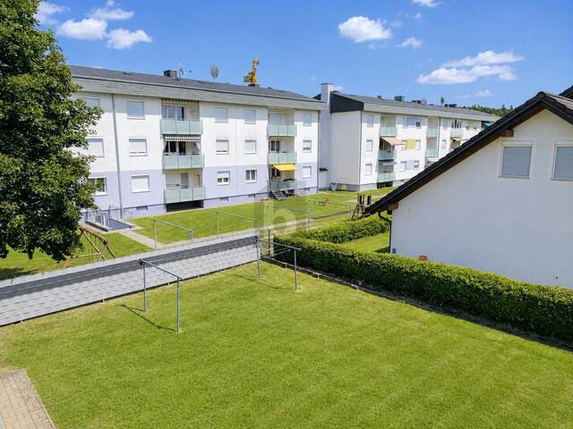 Immobilie in Vöcklamarkt - HELLES ZUHAUSE MIT BALKON, GRÜNBLICK UND VIEL POTENZIAL - Bild 0