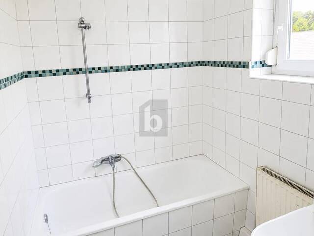 Immobilie in Vöcklamarkt - HELLES ZUHAUSE MIT BALKON, GRÜNBLICK UND VIEL POTENZIAL - Bild 2