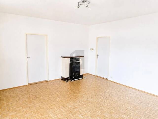 Immobilie in Vöcklamarkt - HELLES ZUHAUSE MIT BALKON, GRÜNBLICK UND VIEL POTENZIAL - Bild 3