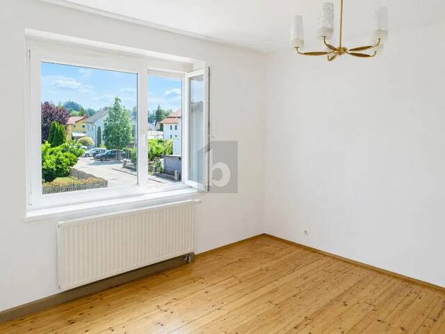 Immobilie in Vöcklamarkt - HELLES ZUHAUSE MIT BALKON, GRÜNBLICK UND VIEL POTENZIAL - Bild 4