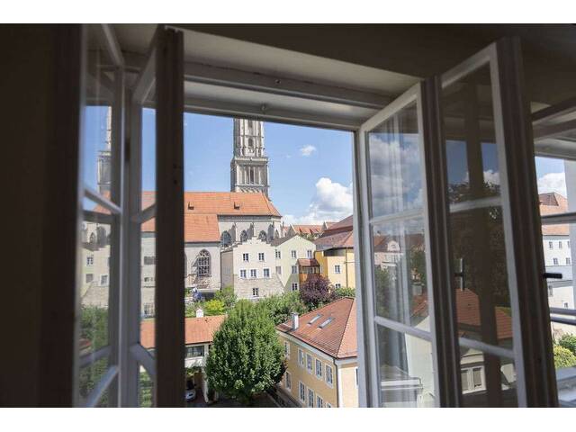 Immobilie in Braunau am Inn - Gepflegtes Stadthaus mit 3 Einheiten - Bild 0