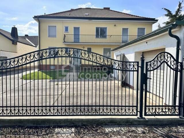 Immobilie in Lassee - Ihr Traumhaus wartet auf Sie: Luxus und Eleganz - Bild 2