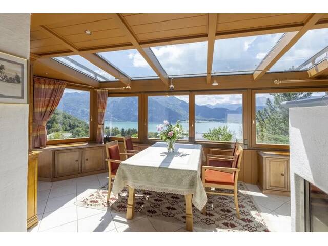 Immobilie in Innerschwand - Traumlage im Mondseeland - Gemütliches Wohnhaus im Landhausstil mit schönem Seeblick, Pool, Sauna und privater Wasserquelle! - Bild 1