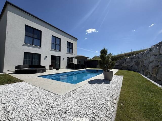 Immobilie in Grillenhöfe - Modernes Einfamilienhaus mit Pool und hochwertiger Ausstattung in Grillenhöfe - Bild 0