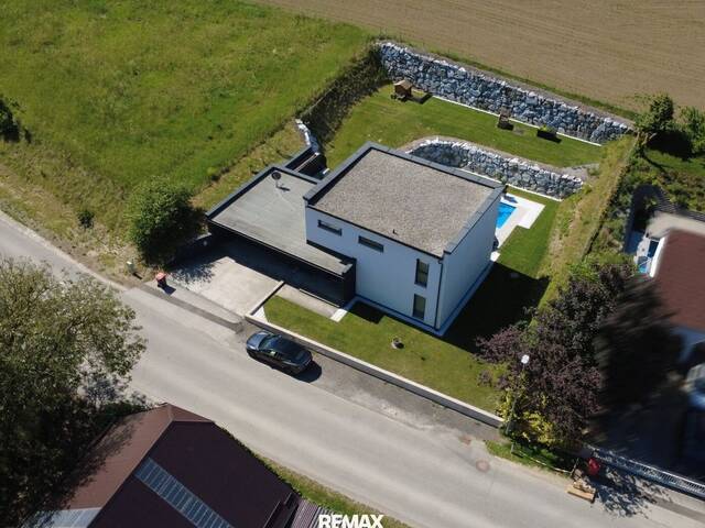 Immobilie in Grillenhöfe - Modernes Einfamilienhaus mit Pool und hochwertiger Ausstattung in Grillenhöfe - Bild 2