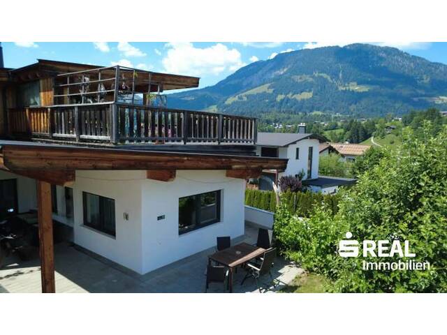 Immobilie in Fieberbrunn - Ein Wohntraum in erhöhter Lage mit unvergleichlichem Bergpanorama: 12 Zimmer, Garten, 5 Terrassen, Garage, 6 Stellplätze! - Bild 2