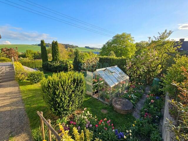 Immobilie in Neukirchen bei Lambach - Wie Erstbezug! Renovierter Bungalow mit Panoramablick, großem Garten, Vollkeller, Doppelgarage, uvm. - Bild 2
