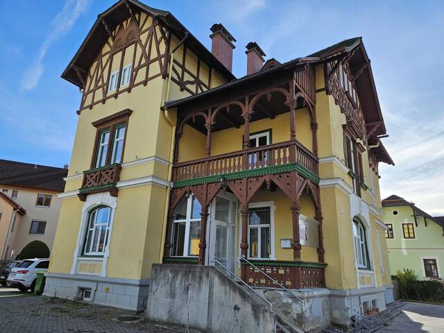 Immobilie in Krieglach - ANLEGER TIPP! Charmante Villa mit vermieteten Ordinationsräumlichkeiten und exklusiver Dachwohnung in Rosegger`s Waldheimat - Bild 0