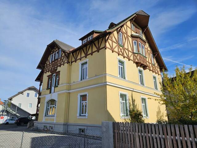 Immobilie in Krieglach - ANLEGER TIPP! Charmante Villa mit vermieteten Ordinationsräumlichkeiten und exklusiver Dachwohnung in Rosegger`s Waldheimat - Bild 1