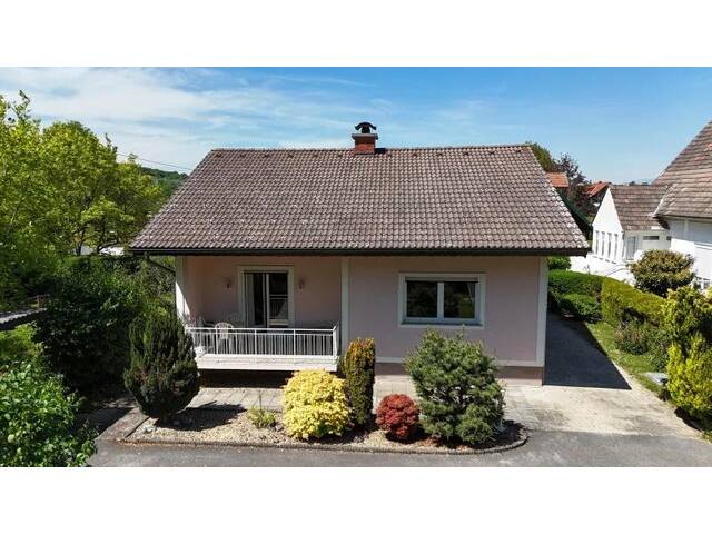 Immobilie in Altenmarkt bei Fürstenfeld - Geräumiges Einfamilienhaus (80m²) mit Teich und idyllischem Garten in Altenmarkt b. Fürstenfeld! Ausbaupotenzial! - Bild 1