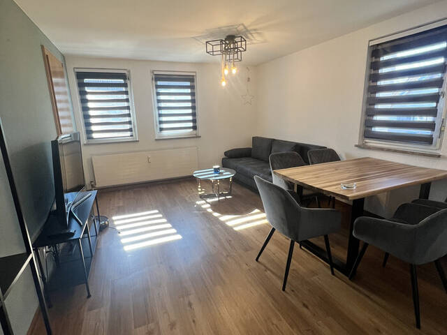 Immobilie in Höchst - Privatverkauf: Sanierte 2-Zimmerwohnung im Zentrum von Höchst – inklusive Außenstellplatz und Einrichtung - Bild 1