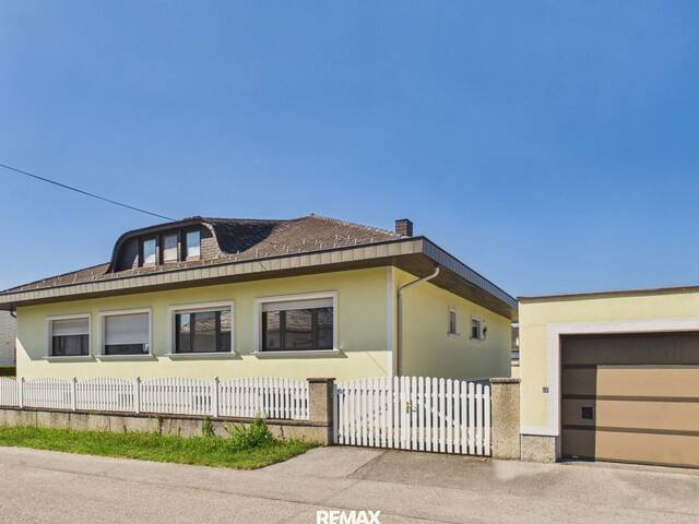 Immobilie in Schattendorf - Sehr großer Bungalow mit 2 Terrassen, Keller, Dachausbaureserve, Garage mit 2 Stellplätzen - Bild 0