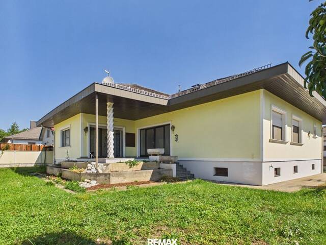 Immobilie in Schattendorf - Sehr großer Bungalow mit 2 Terrassen, Keller, Dachausbaureserve, Garage mit 2 Stellplätzen - Bild 1