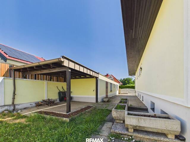 Immobilie in Schattendorf - Sehr großer Bungalow mit 2 Terrassen, Keller, Dachausbaureserve, Garage mit 2 Stellplätzen - Bild 2