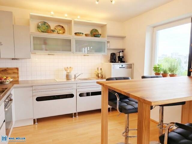 Immobilie in Mattighofen - Lichtdurchfluteter Wohntraum! Gepflegte 4-Zimmer-Eckwohnung mit XL-Sonnenbalkon - schöne Lage Mattighofen - Bild 2