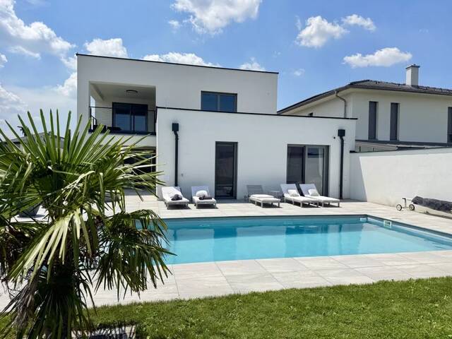 Immobilie in Siegendorf - Luxuriöses Einfamilienhaus mit Pool, Poolhaus & Smart Home nur 5 Min. von Eisenstadt entfernt - Bild 2