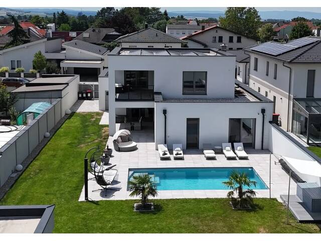 Immobilie in Siegendorf - Luxuriöses Einfamilienhaus mit Pool, Poolhaus & Smart Home nur 5 Min. von Eisenstadt entfernt - Bild 3