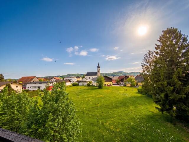 Immobilie in Eugendorf - Panorama. Raumhöhe. Potenzial. Dachgeschosswohnung in Eugendorf - Bild 1