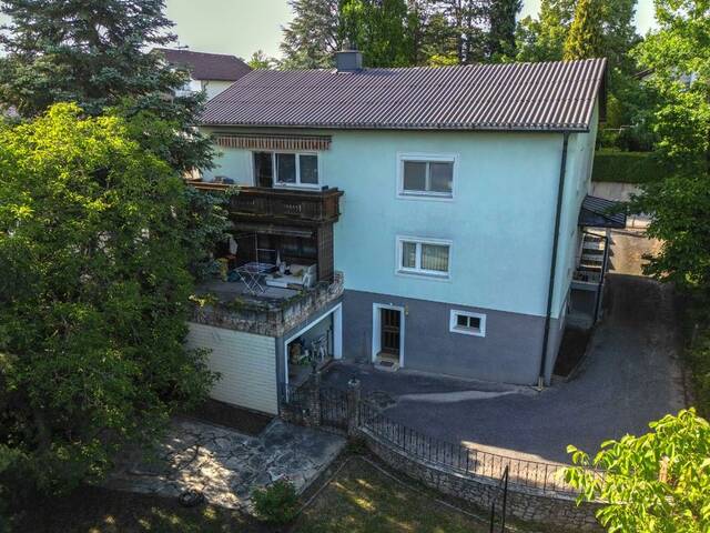 Immobilie in Thalheim bei Wels - Seltene Gelegenheit in Bestlage - Wohnhaus mit großem Grundstück und außergewöhnlichem Entwicklungspotenzial - Bild 1