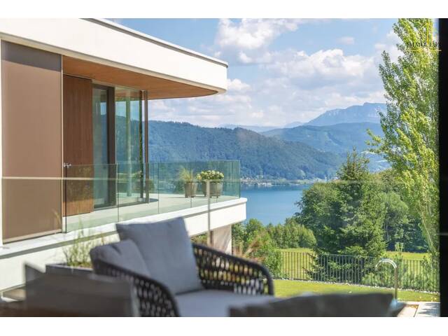 Immobilie in Berg im Attergau - Luxus-Maisonette am Attersee: Aus einem Guss mit Privat-Lift & Eigengarten - Bild 0