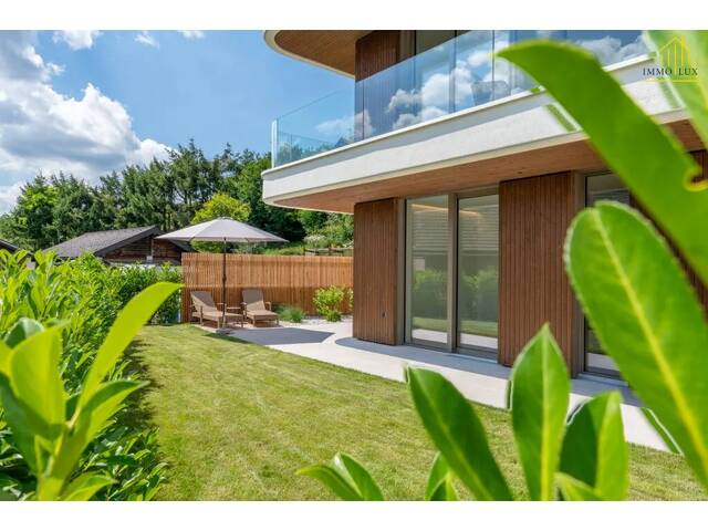 Immobilie in Berg im Attergau - Luxus-Maisonette am Attersee: Aus einem Guss mit Privat-Lift & Eigengarten - Bild 1