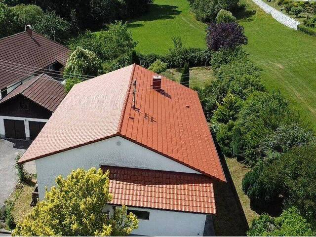 Immobilie in Lichtenberg - Wohnhaus mit Nebengebäude auf rund 1,4 Hektar Grund in traumhafter Sackgassenlage - Bild 1